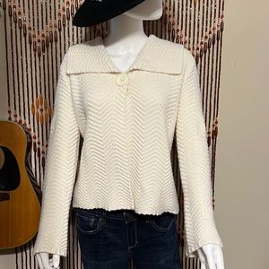 JM Collection knit
Eggshell sweater single
button medium